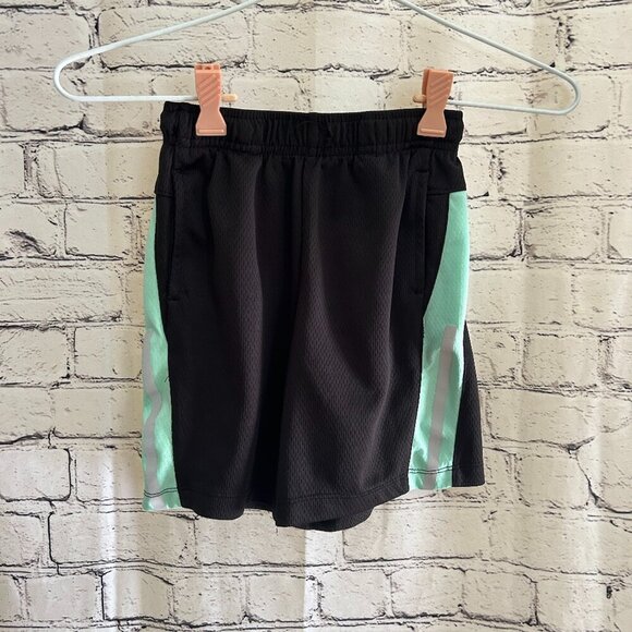 Girl's Dri Works shorts Size 5T - Picture 1 of 3